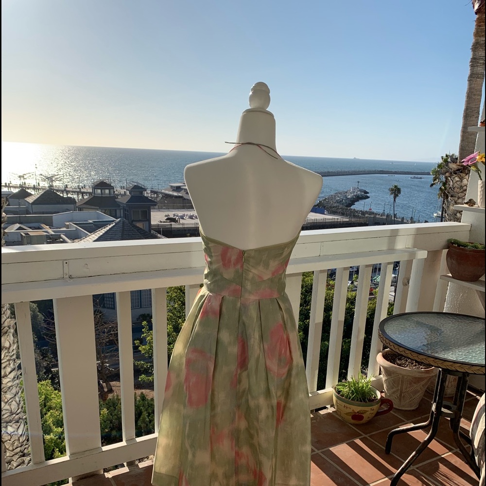 Cute Maggy London halter dress.  Size 2 - Picture 2 of 2